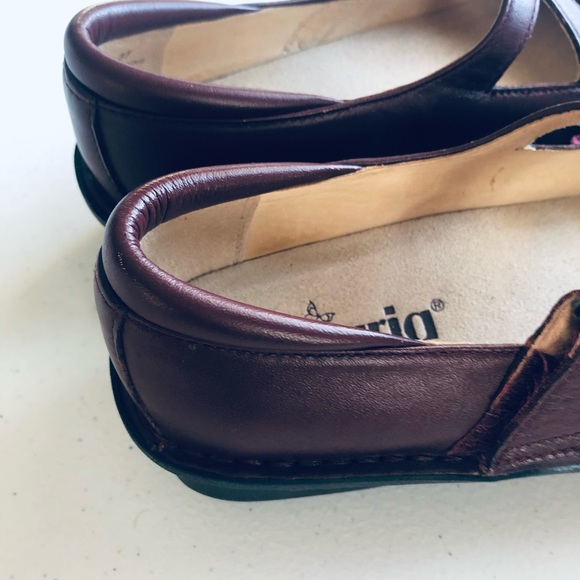 Alegria Women's Burgandy Mary Jane Shoes - Picture 4 of 9